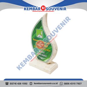Piala Dari Akrilik Universitas Islam Madura