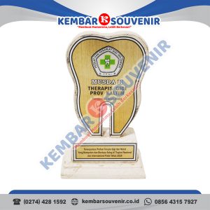 Piala Dari Akrilik Universitas Islam Madura