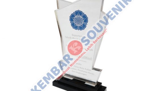 Piala Akrilik Dewan Kawasan Perdagangan Bebas dan Pelabuhan Bebas Karimun